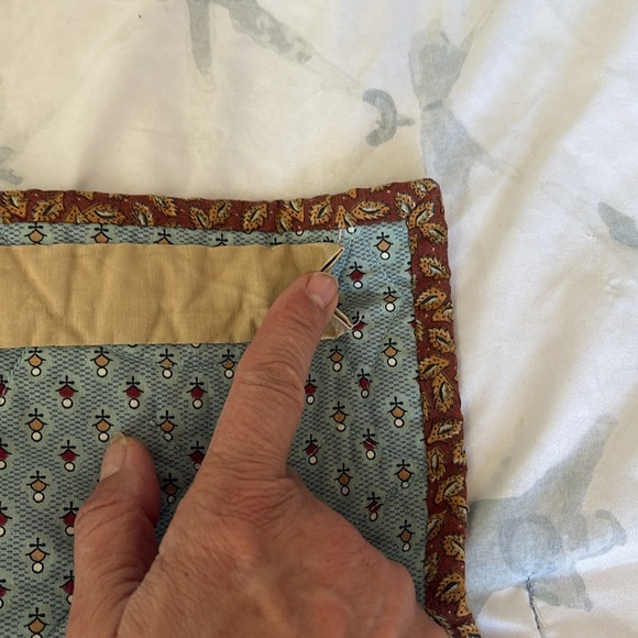 Patchwork Quilt with Multicolor Squares - Picture 9 of 11